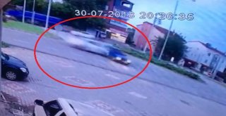 Samsunda Otomobilin Çarptığı Araç İkiye Bölündü: 2 Ölü, 5 Yaralı