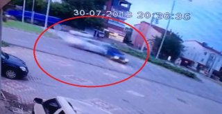 Samsunda Otomobilin Çarptığı Araç İkiye Bölündü: 2 Ölü, 5 Yaralı
