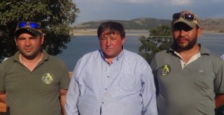 Kıyasıya Yarışan Balıkçılar Sosyal Mesaj Verdi