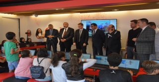 Çocuklara Yarınlara Kodlama Öğrenerek Hazırlanıyor