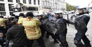 Belçikada Polis Ve İtfaiyeciler Birbirine Girdi