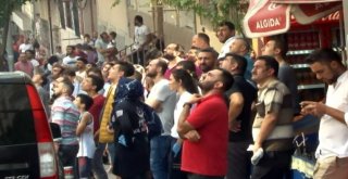 Mahalleliyi Sokağa Döken Yangın Umurlarında Olmadı