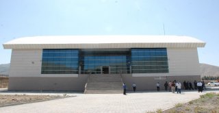 Vali Ustaoğlu Yarı Olimpik Yüzme Havuzunda İncelemelerde Bulundu