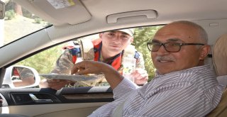 Jandarma Vatandaşlarla Bayramlaştı