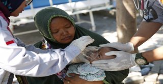 10 Aylık Bebek Depremden Sağ Çıktı