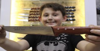 Bursa Bıçaklarıyla Tıraş Bile Yapılıyor