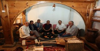 Vali Pehlivandan Geçmişi Geleneksel Araç Gereçlerle Yaşatmaya Çalışan Habip Ekovana Teşekkür Belgesi