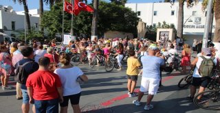 Süslü Kadınlar Turistlerin İlgi Odağı Oldu
