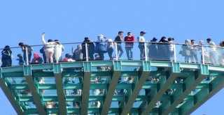 Torul Kalesi Cam Seyir Terasında Bayram Bereketi