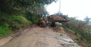 Trabzonda Heyelan Kaldırma Ve Temizlik Çalışmalarına Devam Ediliyor