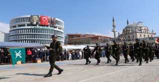 Komandolar Şehir Merkezini İnletti