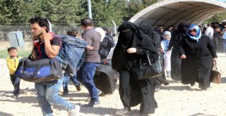 Ülkelerine Gitmek İsteyen Suriyeliler Öncüpınara Akın Etti