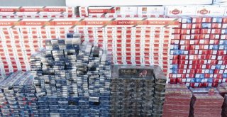 Duvarın İçindeki Bölümden 30 Bin Paket Kaçak Sigara Çıktı