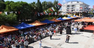 Başkan Böcek, Aşure İkram Etti