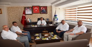 Ahmetli Belediye Başkanı Alhandan Başkan Çerçiye Plaket