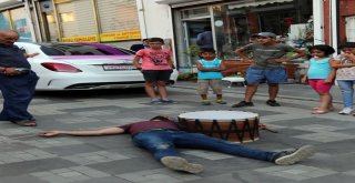 Davul Çalarken Kendinden Geçiyor, O Anlar İzlenme Rekorları Kırıyor