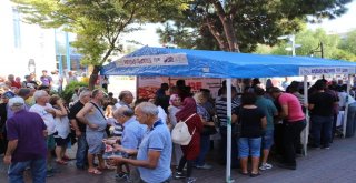 Kuşadası Belediyesinden Üç Noktada Aşure İkramı