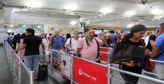 Atatürk Havalimanında Kurban Bayramı Yoğunluğu