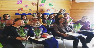 Sertifikalı Çocuk Bakım Elemanı Oldular