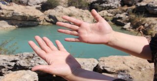 Uyuz Olan Bu Göle Koşuyor