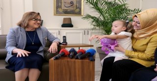 Şahin, Küçük Efline Sahip Çıktı
