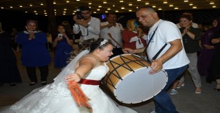 Down Sendromlu Genç Kızın Evlilik Hayali Gerçek Oldu