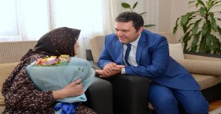 Müdür Bilgeden Bayram Öncesi Asırlık Çınarlara Ziyaret