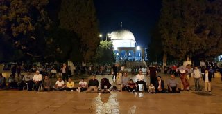 Mescid-İ Aksada Binlerce Filistinli Bayram Namazı Kıldı