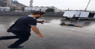 İstanbulda Çocukların Yağmur Sevinci