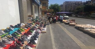 Esnaf Bayram Öncesi Kaldırımlarda Tezgah Açtı