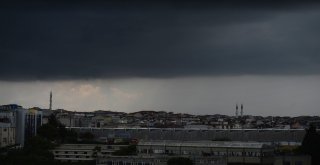 İstanbulu Kara Bulutlar Sardı