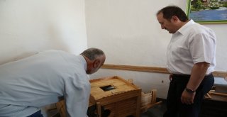 Vali Pehlivandan Geçmişi Geleneksel Araç Gereçlerle Yaşatmaya Çalışan Habip Ekovana Teşekkür Belgesi