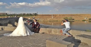 Özel Günlerini Murat Köprüsünde Ölümsüzleştiriyorlar