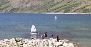 Türkiyenin En Büyük Krater Gölünde Şenlik Coşkusu