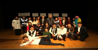 Akyazı Belediyesinden Öğrencilere Tiyatro Eğitim Dersleri