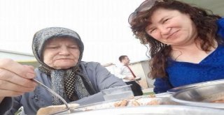 Annem 3 Gündür Ölmüş Ben Üzerinde Yatıyormuşum Diyen Kadın Tutuklandı