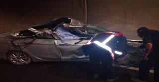 Otomobil Tıra Çarptı: 1 Ölü, 2 Yaralı