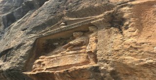 (Özel) 2 Bin 400 Yıl Önce Yapılan Adam Kayalar Görenleri Büyülüyor