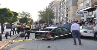 Kaldırımda Yürüyen Anne-Kıza Otomobil Çarptı; Anne Öldü, Kızı Ağır Yaralı