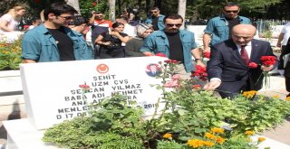 Şehitlikte Hüzünlü Bayram