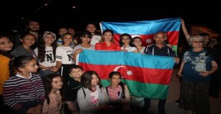 Şölenlerde Sahne Sırası İlyas Yalçıntaş Ve Azerindeydi