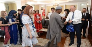 Vali Azizoğluna 17 Farklı Ülkeden Öğrenci Ziyareti