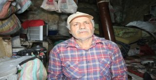 Çöp Evde Yaşayan Yaşı Adam Yardım Bekliyor