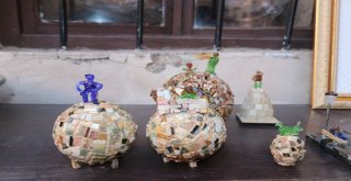 Atık Cam Ve Taşları Sanat Eserine Dönüştürüyor
