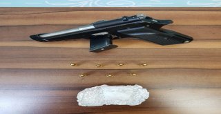 Zehir Taciri Kadın Uyuşturucu Ve Silahla Yakalandı