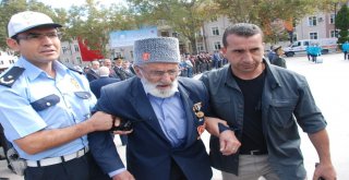 88 Yaşındaki Kore Gazisi, Törende Rahatsızlanınca Polis Otosu İle Evine Götürüldü