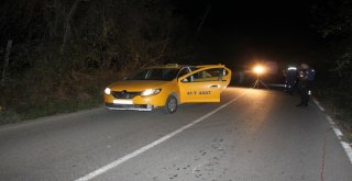 Taksi Şoförü Aracının Yanında Ölü Bulundu