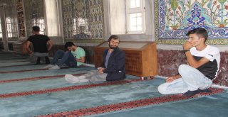 Sıcaklıklar Arttı, Vatandaşlar Parklarda Serinlemeye Çalıştı