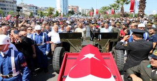 Şehit Yakınları Askerlerin Terini Sildi