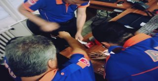 Dakikalarca Acı İçinde Kıvrandı